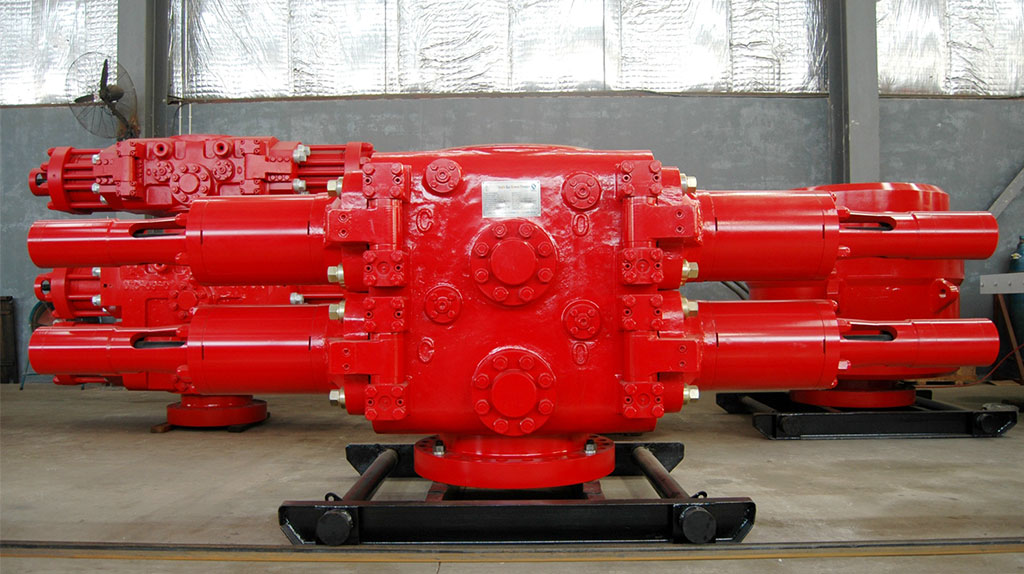 Maintenance service of wellhead equipment